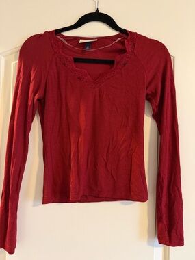 Universal Thread Red Ribbed Long-Sleeve Lace-Trim V-Neck Top